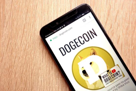  DogeCoin (DOGE) Keeps Outperforming in Falling Crypto Market 