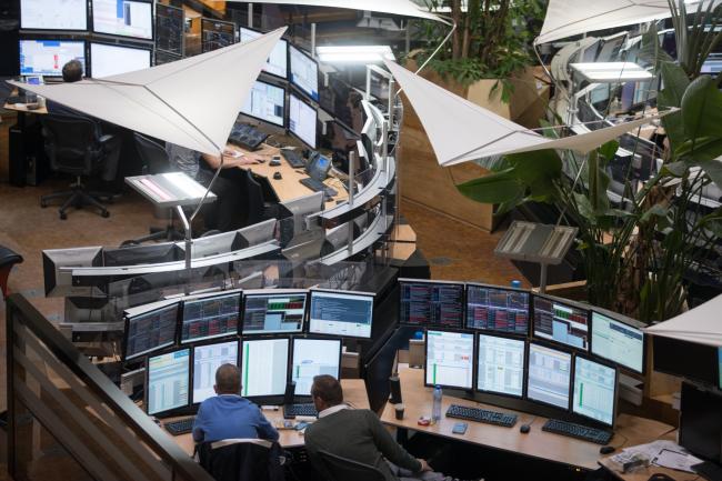 © Bloomberg. Financial traders monitor data on computer screens on the trading floor inside the Amsterdam Stock Exchange, operated by Euronext NV, in Amsterdam, Netherlands, on Friday, Sept. 15, 2017. Frankfurt has the banks, and Paris has the culture, but for trading firms looking for a post-Brexit European home, Amsterdam may have the best attraction of all: a friendly regulator. Photographer: Jasper Juinen/Bloomberg