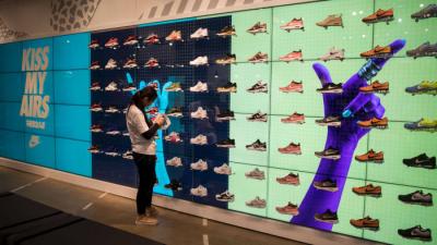 Financial Times: Nike ngừng bán giày Undercover ở Trung Quốc?