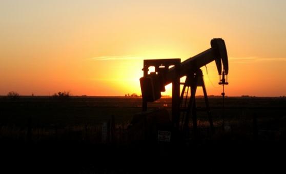 Petróleo apertura: Menor número plataformas EUA impulsa crudo