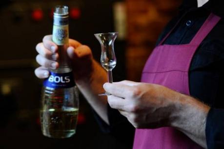 Lucas Bols verkoopt minder jenever en vieux