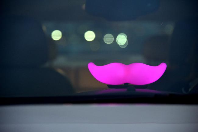 © Bloomberg. SAN FRANCISCO, CA - FEBRUARY 03: The Glowstache is seen in a Lyft drivers car on February 3, 2016 in San Francisco, California. (Photo by Mike Coppola/Getty Images for Lyft)