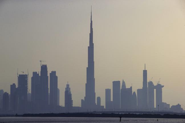 © Bloomberg. The Burj Khalifa skyscraper, center, stands above other skyscrapers on the city skyline in Dubai, United Arab Emirates. Photographer: Bloomberg Creative Photos/Bloomberg