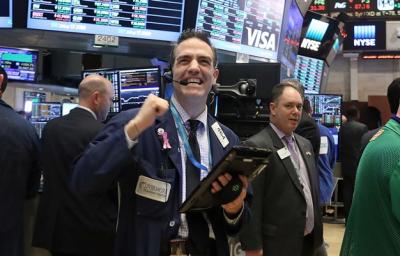 S&P 500 leo dốc 5 tuần liên tiếp lên kỷ lục mới