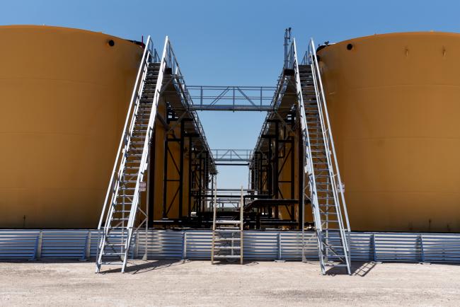 © Bloomberg. Separator tanks stand at the Royal Dutch Shell Plc processing facility in Loving, Texas, U.S., on Friday, Aug. 24, 2018. Royal Dutch Shell Plc came through a quarter of volatile oil prices to beat earnings estimates, delivering a surge in cash flow the company said will underpin 