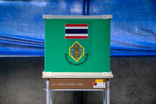 © Bloomberg. A voting booth stands at a polling station during a general election in Bangkok, Thailand, on Sunday, March 24, 2019. About 51 million people are heading to the polls in Thailand's general election on Sunday after nearly five years under a military government that's trying to keep its leader as prime minister. Photographer: Nicolas Axelrod/Bloomberg