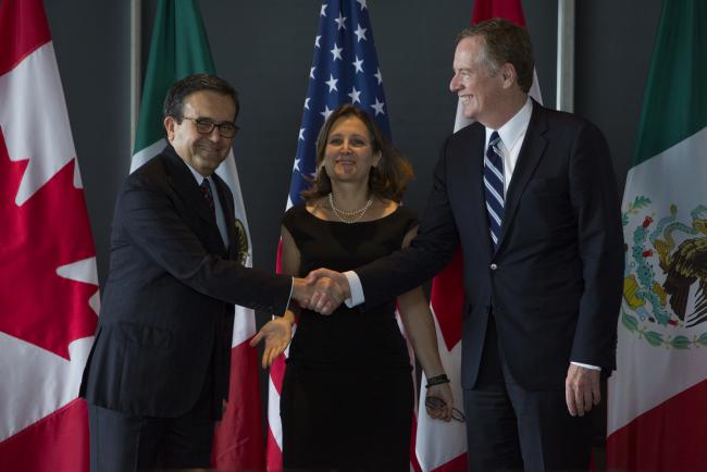 © Bloomberg. From left, Ildefonso Guajardo Villarreal, Chrystia Freeland, and Robert Lighthizer. Photographer: David Kawai/Bloomberg