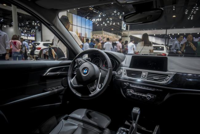 © Bloomberg. A steering wheel is displayed inside a BMW 125i sedan, produced by Bayerische Motoren Werke AG (BMW), on display at the China (Guangzhou) International Automobile Exhibition in Guangzhou, China on Saturday, Nov. 19, 2016. The show opens to the public on Nov. 21. Photographer: Qilai Shen/Bloomberg
