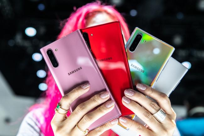 Samsung Profit Beats on Strength of Smartphones and Displays