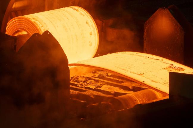 © Bloomberg. Heated steel slabs pass through a machine at the Stelco Holdings Inc. plant in Nanticoke, Ontario, Canada, on Tuesday, Nov. 14, 2017. The 107-year-old company just completed the first initial public offering of a North American steelmaker in seven years.