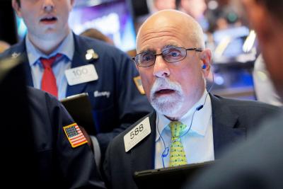 Dow Jones mất 280 điểm, xóa sạch đà tăng đầu phiên sau thông báo từ ông Trump