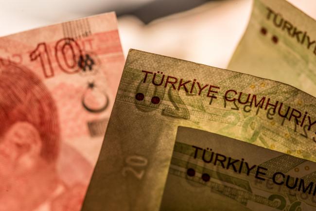 Lira Takes a Hit as Dollar Strength Catches Up With Turkey Bulls