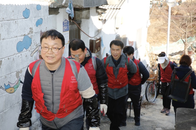 군인공제회 ‘사랑의 연탄 나눔’ 봉사활동