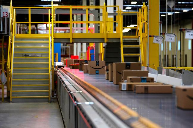 © Bloomberg. Packages pass a scanner while moving along a conveyor at the Amazon.com Inc. fulfillment center in Robbinsville, New Jersey, U.S., 