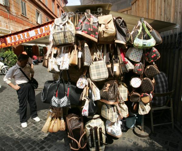 © Ansa. Ocse, contraffazione brucia 1-2% Pil