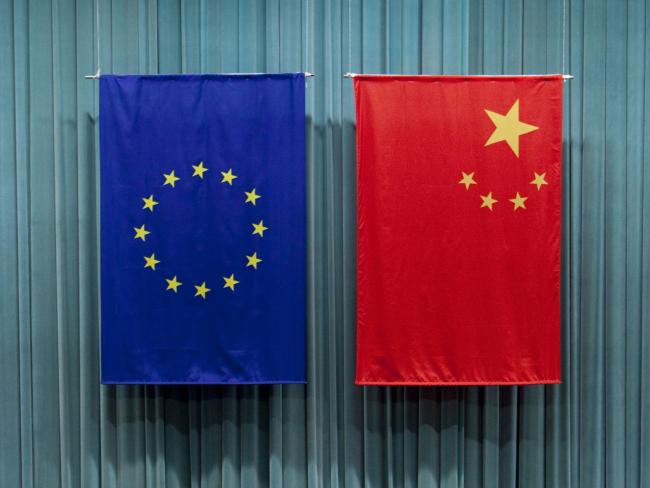 © Bloomberg. The Chinese and European Union flags hang during a speech by Herman Van Rompuy, president of the European Union, unseen, at the Central Party School of the Communist Party of China, in Beijing, China, on Tuesday, May 17, 2011. 