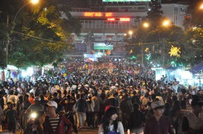 Chợ đêm ở Việt Nam "mắc bệnh"... nhạt