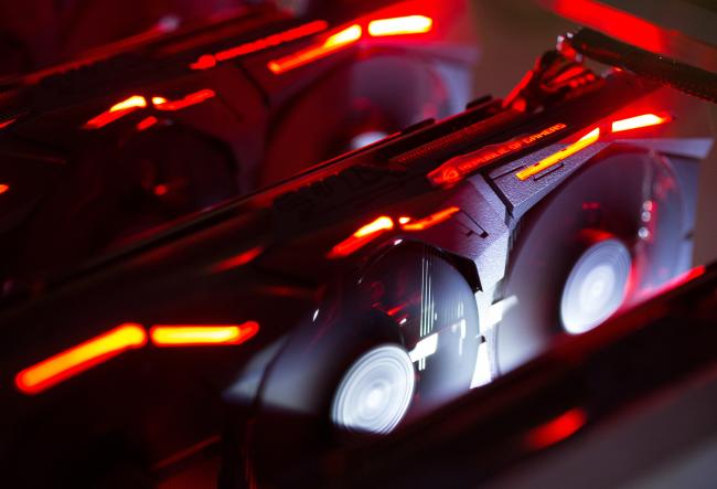 © Bloomberg. A cryptocurrency mining rig composed of Asus Strix machines operates at the SberBit mining 'hotel' in Moscow, Russia.