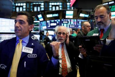 Dow Jones và S&P 500 tiếp tục hành trình lên kỷ lục mới sau quyết định của Fed