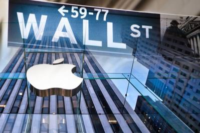 Đà leo dốc liền 6 phiên của cổ phiếu Apple kích Phố Wall tăng điểm