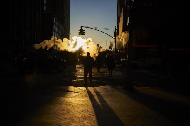 © Bloomberg. Steam rises as pedestrians cross a street near the New York Stock Exchange (NYSE) in New York, U.S., on Thursday, Dec. 27, 2018. Volatility returned to U.S. markets, with stocks tumbling back toward a bear market after the biggest rally in nearly a decade evaporates. Photographer: John Taggart/Bloomberg