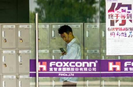'Apple-leverancier Foxconn zet mes in kosten'