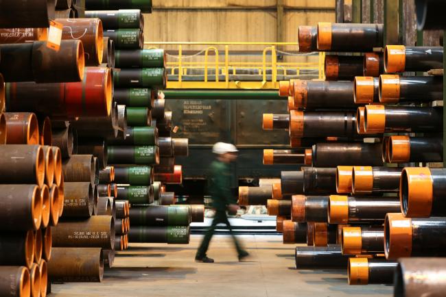 © Bloomberg. A worker passes stores of seamless steel pipes for use in oil and gas pipelines in a storage area at the Volzhsky Pipe Plant OJSC, operated by TMK PJSC, in Volzhsky, Russia, on March 30, 2017. Russian pipe producer TMK PJSC expects its U.S. business to recover as higher oil prices and President Donald Trump’s trade and infrastructure policies boost demand. Photographer: Andrey Rudakov/Bloomberg