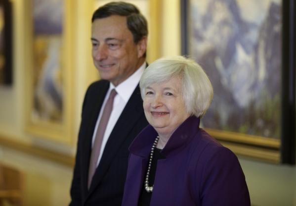 © Ansa. Tra supereuro e Trump,Bce e Fed al bivio