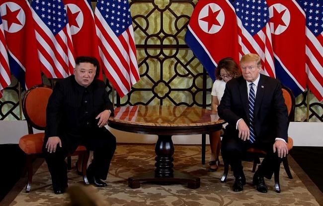 © Bloomberg. HANOI, VIETNAM - FEBRUARY 28: In this handout photo provided by Vietnam News Agency, U.S. President Donald Trump (R) and North Korean leader Kim Jong-un (L) during their second summit meeting at the Sofitel Legend Metropole hotel on February 28, 2019 in Hanoi, Vietnam. U.S President Donald Trump and North Korean leader Kim Jong-un abruptly cut short their two-day summit in Vietnam as talks broke down and both leaders failed to reach an agreement on nuclear disarmament. Trump said in a press conference on Thursday that the United States was unwilling to lift all sanctions and no plans had been made for a third summit. (Photo by Vietnam News Agency/Handout/Getty Images)