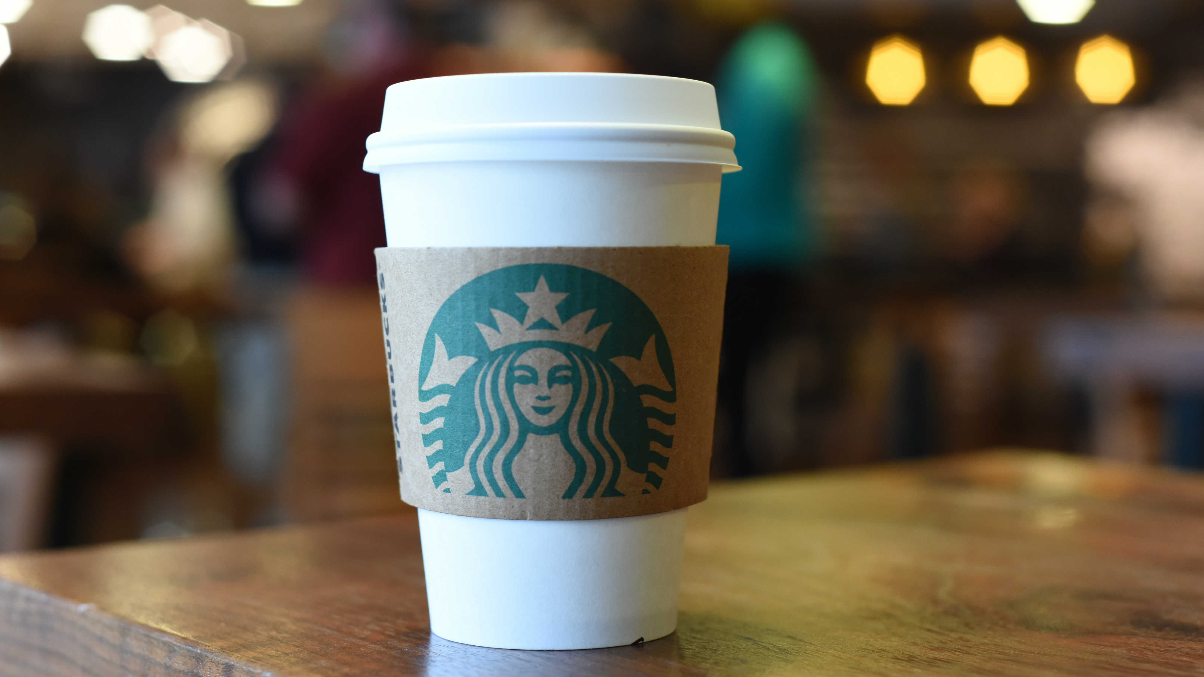 Warum die Aktie von Starbucks im Jahr 2018 den Markt geschlagen hat und um 12 % gestiegen ist