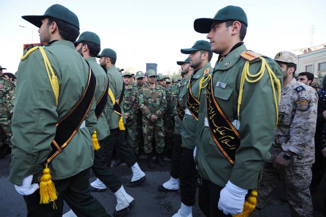 © Bloomberg. Iranian Revolutionary Guard soldiers attend the funeral of General Mohammad Ali Allahdadi, a Guard commander killed in southern Syria by an Israeli strike, outside the gate of a Guard base on January 21, 2015 in eastern Tehran.