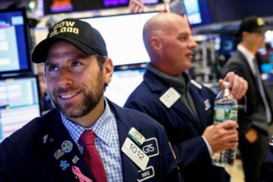Dow Jones bứt phá hơn 200 điểm, S&P 500 đánh dấu quý đầu năm tốt nhất kể từ năm 1998