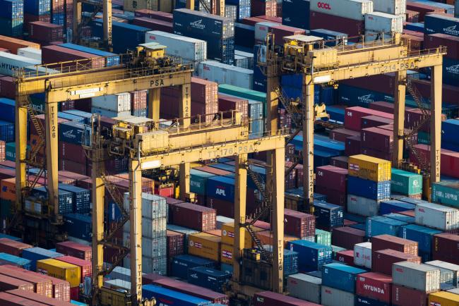 © Bloomberg. Stacked containers sit among gantry cranes at Tanjong Pagar Container Terminal, operated by PSA International Pte, at the Port of Singapore in Singapore, on Thursday, Sept. 15, 2016. Singapore's non-oil exports - the most commonly-used gauge for trade performance – are estimated to fall 3.1 percent in August after they dropped 10.6 percent in July from a year earlier. Photographer: SeongJoon Cho/Bloomberg