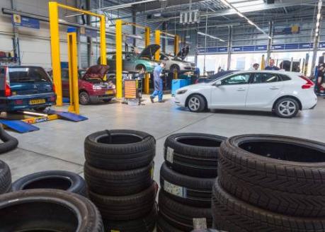 Bonden beginnen reeks stakingen bij garages