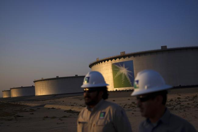 China Considers Up to $10 Billion Stake in Saudi State Oil Giant’s IPO