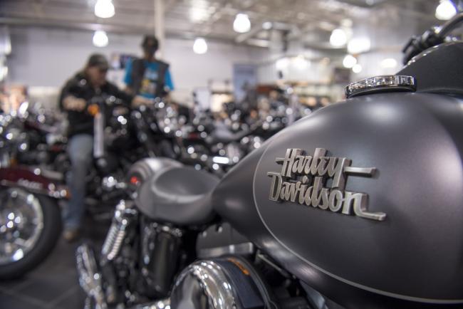 © Bloomberg. The Harley-Davidson Inc. logo is seen on the fuel tank of a motorcycle on display at the Oakland Harley-Davidson dealership in Oakland, California, U.S., on Friday, April 14, 2017. Photographer: David Paul Morris/Bloomberg