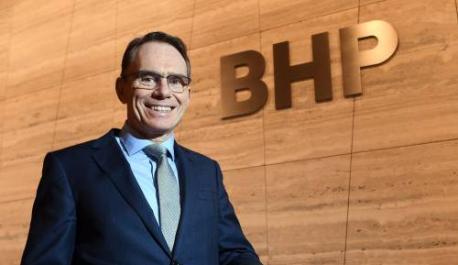 Eenmalige posten drukken winst BHP