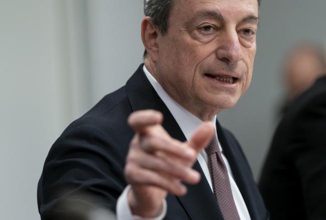 © Bloomberg. Mario Draghi, president of the European Central Bank (ECB), speaks at a press conference following an International Monetary Fund Committee (IMFC) plenary session at the spring meetings of the International Monetary Fund (IMF) and World Bank in Washington, D.C., U.S., on Saturday, April 13, 2019. The International Monetary Fund warned governments not to rock the boat with trade wars and other disruptions at a time when the global economy is already sailing through choppy waters. Photographer: Joshua Roberts/Bloomberg