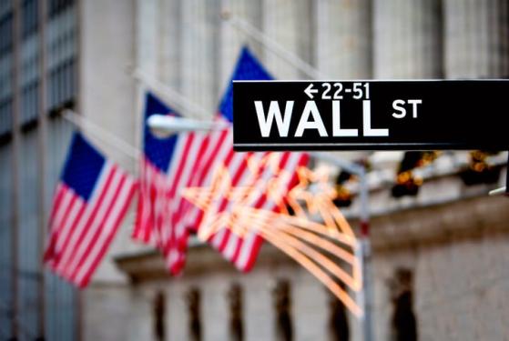 Gli utili corrono a Wall Street, in Europa la politica frena