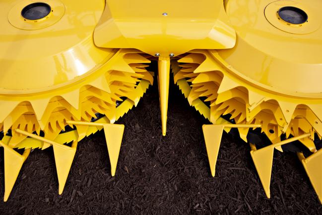 © Bloomberg. A CNH Industrial New Holland 900SFI Corn header sits on display during the Farm Progress Show in Boone, Iowa, U.S., on Tuesday, Aug. 28, 2018. The show, sponsored by Farm Progress Co. and owned by Penton Media, is billed as the largest outdoor farm show in the U.S. 