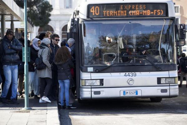 © Ansa. Pausa tra scioperi bus sale a 20 giorni