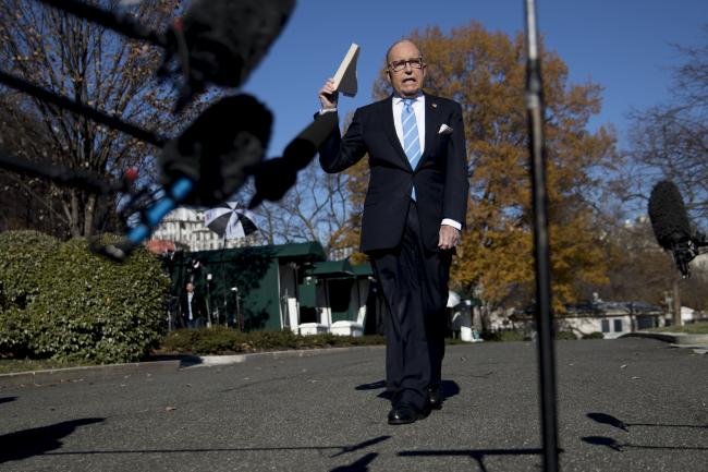 © Bloomberg. Larry Kudlow speaks to members of the media outside the White House in Washington, D.C., on Dec. 3, 2018. 