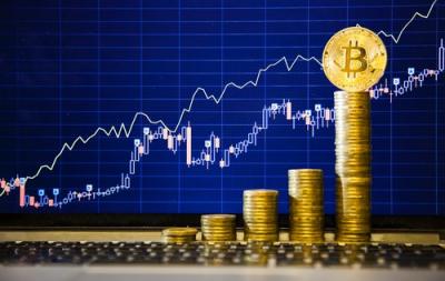 Bitcoin vượt ngưỡng 10,000 USD lần đầu tiên
