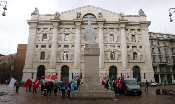 Borsa: Milano debole con Fca e Juve