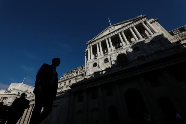 © Bloomberg. Pedestrians walk past the Bank of England (BOE) in the City of London. 