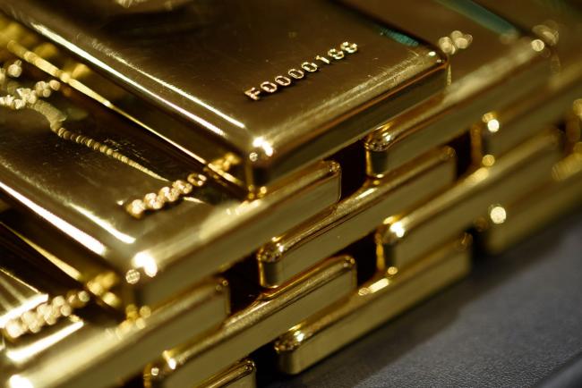 © Bloomberg. One-kilogram gold bars are arranged for a photograph at a Tanaka Holdings Co. store in Tokyo, Japan, on Thursday, Feb. 21, 2019. Gold had a bullish start in 2019, rallying to a 10-month high in February amid worries about the U.S.-China trade war and bets the U.S. Federal Reserve may not raise interest rates this year. However, the momentum has fizzled as risks from the trade dispute abate. Photographer: Akio Kon/Bloomberg