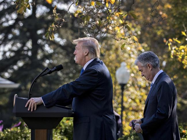 © Bloomberg. Trump and Powell 