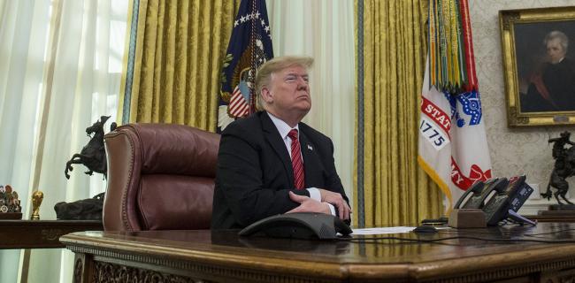 © Bloomberg. Donald Trump in the Oval Office at the White House in Washington, D.C. on Dec. 25, 2018. 