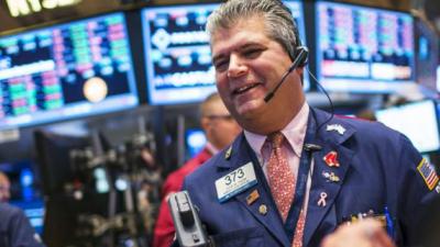 Dow Jones vọt hơn 300 điểm, S&P 500 lập kỷ lục mới sau báo cáo việc làm tại Mỹ