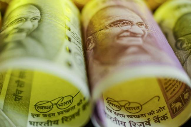 Rupee Drops Toward Record Low as Virus Scare Worsens Growth Woes